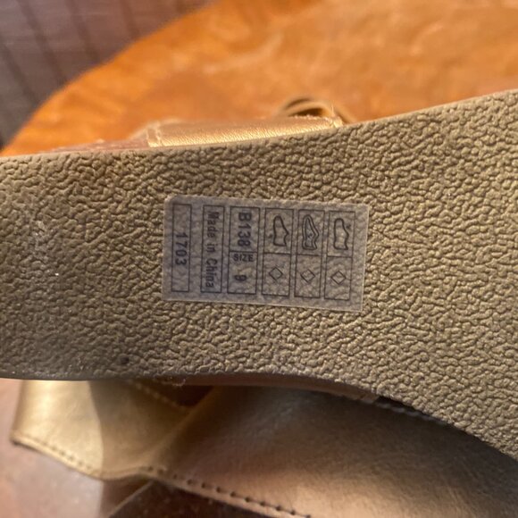 Blowfish Gold Strappy Wedges Size 9 EUC - Picture 7 of 8